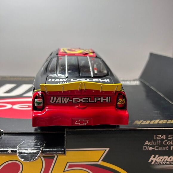 Jerry Nadeau #25 UAW Delphi Owner's Series Autographed 1:24 Scale NASCAR - Picture 5 of 16